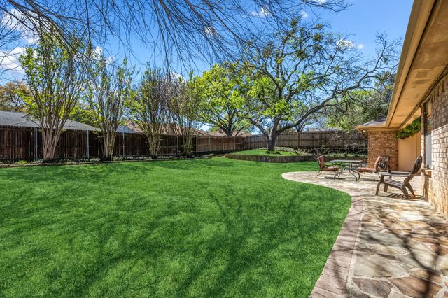 903 Forest Trail Court, Euless, TX 76039