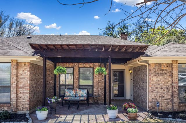 903 Forest Trail Court, Euless, TX 76039