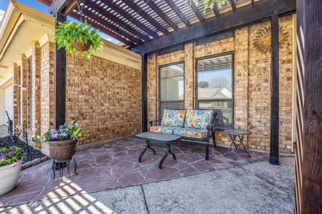 903 Forest Trail Court, Euless, TX 76039