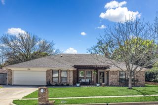 903 Forest Trail Court, Euless, TX 76039