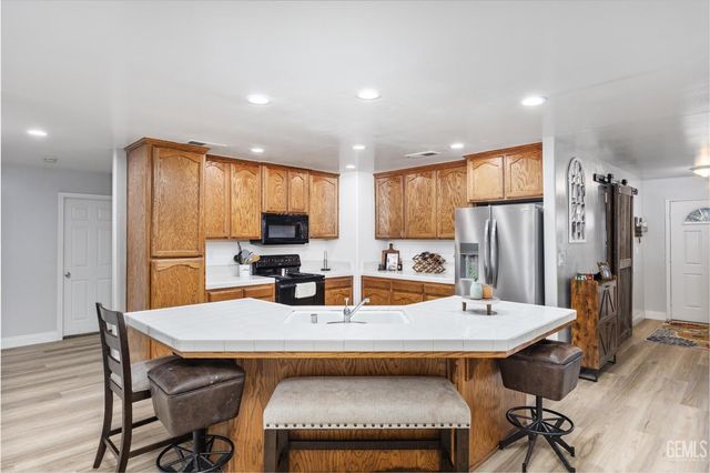 9007 Broadway Avenue, Bakersfield, CA 93311