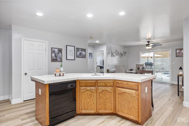 9007 Broadway Avenue, Bakersfield, CA 93311