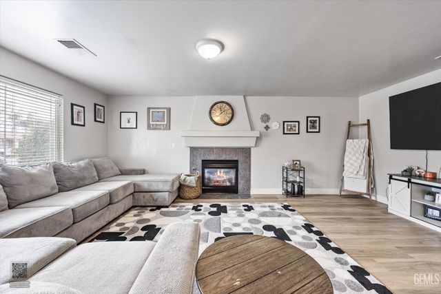 9007 Broadway Avenue, Bakersfield, CA 93311