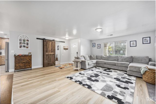 9007 Broadway Avenue, Bakersfield, CA 93311