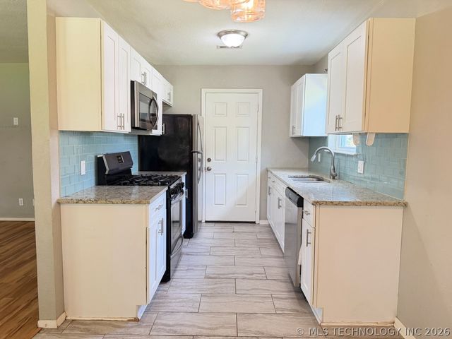 1709 S 4th Street, Broken Arrow, OK 74012