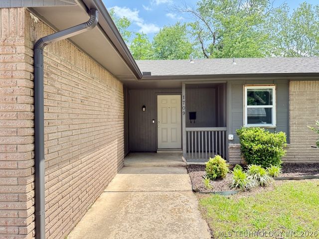 1709 S 4th Street, Broken Arrow, OK 74012