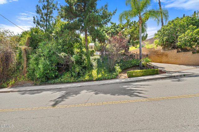 1480 E Glenoaks Boulevard, Glendale, CA 91206