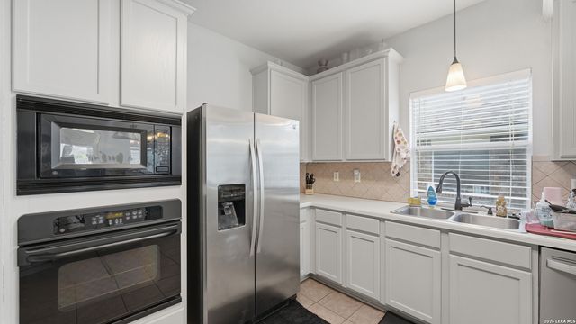 2142 BELVEDERE CT, New Braunfels, TX 78130