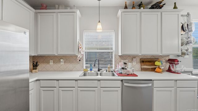 2142 BELVEDERE CT, New Braunfels, TX 78130