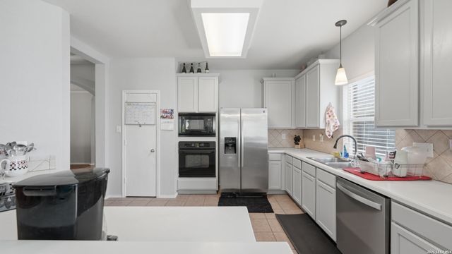 2142 BELVEDERE CT, New Braunfels, TX 78130