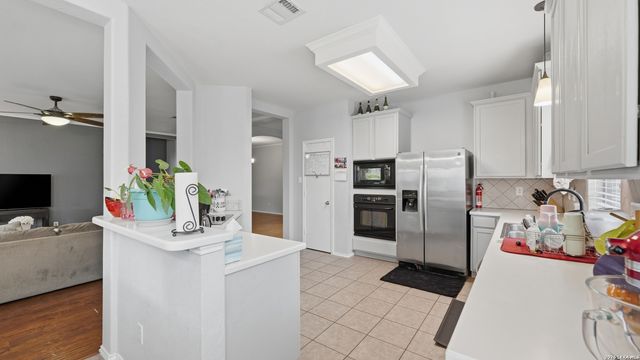 2142 BELVEDERE CT, New Braunfels, TX 78130