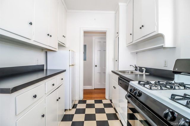 1 Midland Gardens Units 3C & 3D, Bronxville, NY 10708