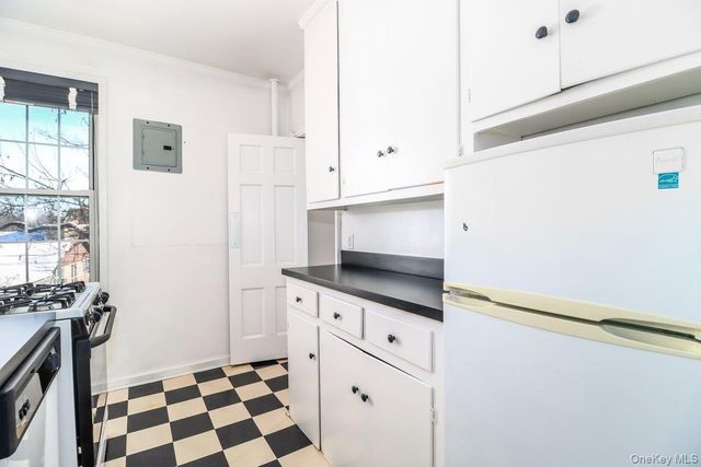 1 Midland Gardens Units 3C & 3D, Bronxville, NY 10708