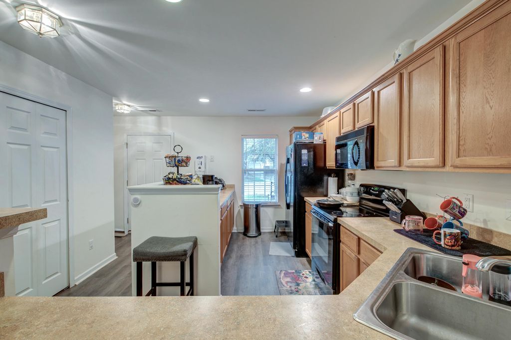 Image 6 of property listing at 5222 Fernland Way, North Charleston, SC 29420