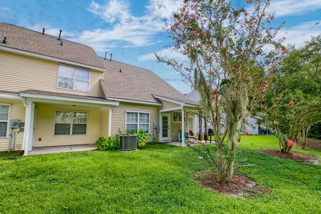 Image 9 of property listing at 5222 Fernland Way, North Charleston, SC 29420
