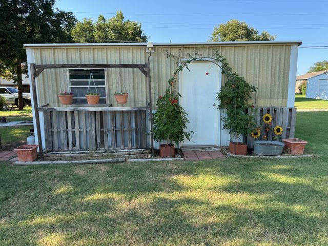 1012 W Custer Street, Seymour, TX 76380