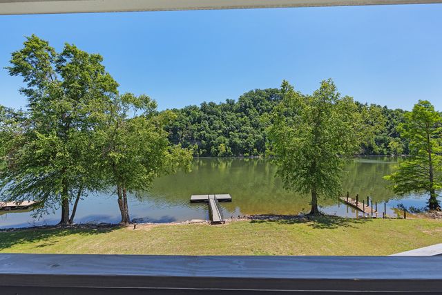 958 Pevahouse Camp Lane, Decaturville, TN 38329