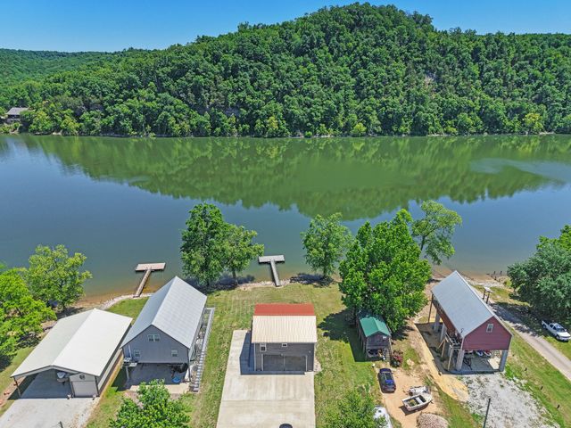 958 Pevahouse Camp Lane, Decaturville, TN 38329