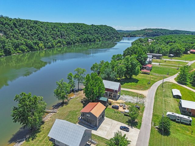 958 Pevahouse Camp Lane, Decaturville, TN 38329