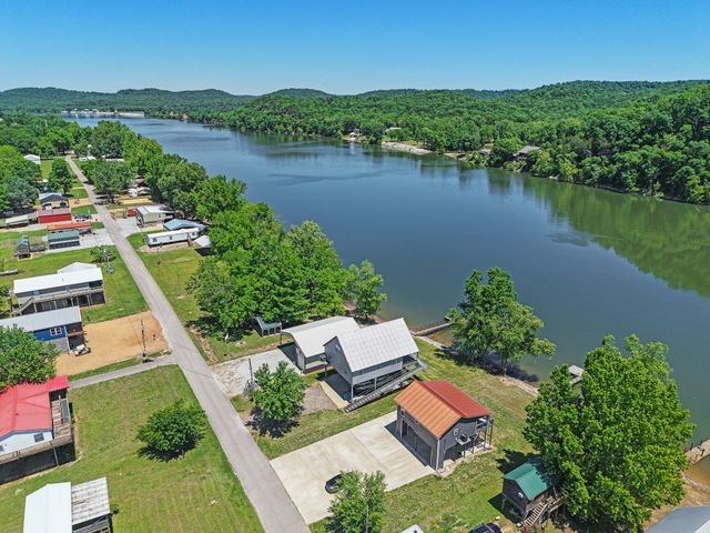 958 Pevahouse Camp Lane, Decaturville, TN 38329
