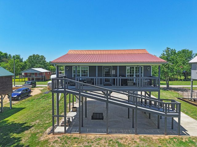 958 Pevahouse Camp Lane, Decaturville, TN 38329