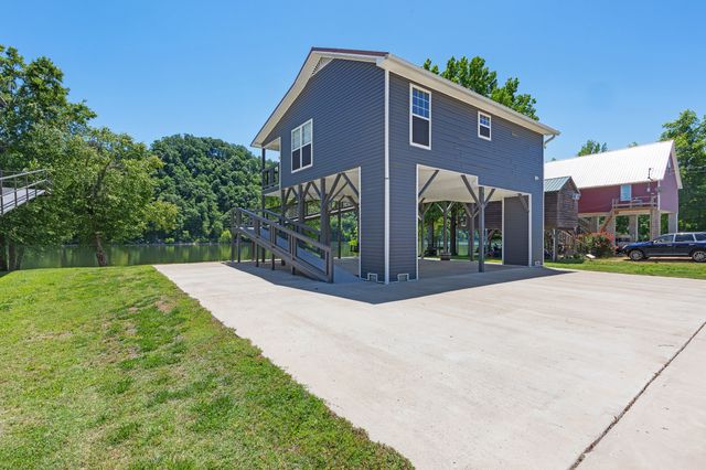 958 Pevahouse Camp Lane, Decaturville, TN 38329