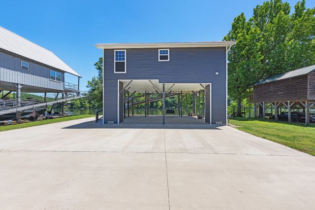 958 Pevahouse Camp Lane, Decaturville, TN 38329