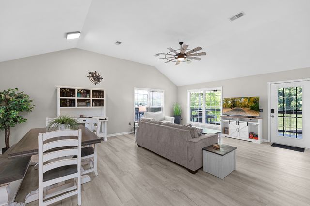 958 Pevahouse Camp Lane, Decaturville, TN 38329