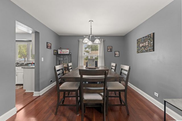 431 NEWPORT Drive, Naperville, IL 60565