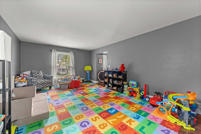 431 NEWPORT Drive, Naperville, IL 60565