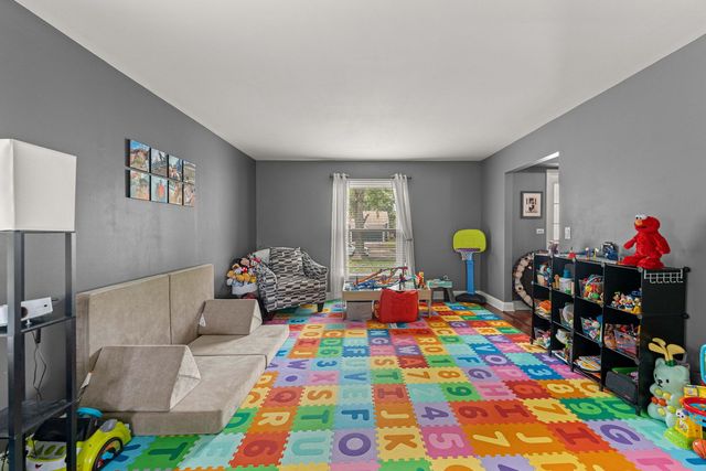 431 NEWPORT Drive, Naperville, IL 60565