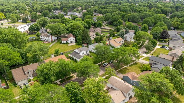 431 NEWPORT Drive, Naperville, IL 60565