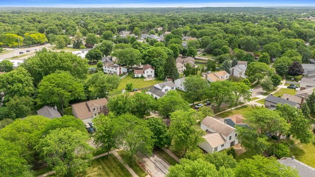431 NEWPORT Drive, Naperville, IL 60565
