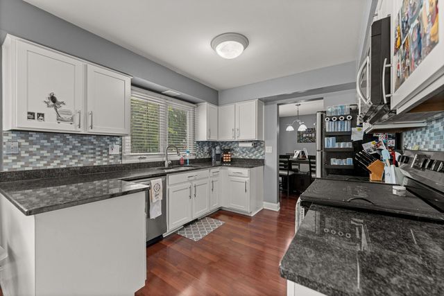 431 NEWPORT Drive, Naperville, IL 60565