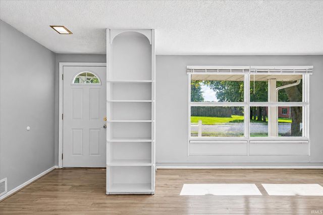 231 S Holiday Drive, South Bend, IN 46615