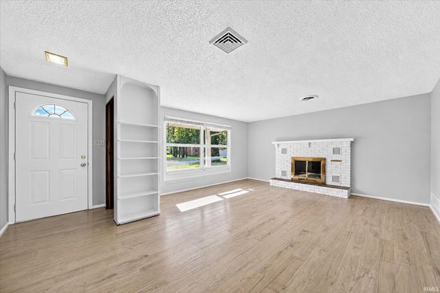 231 S Holiday Drive, South Bend, IN 46615