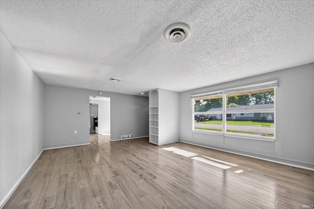 231 S Holiday Drive, South Bend, IN 46615