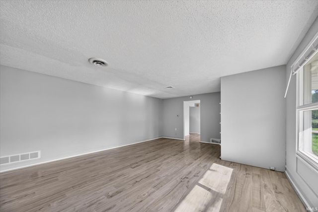 231 S Holiday Drive, South Bend, IN 46615
