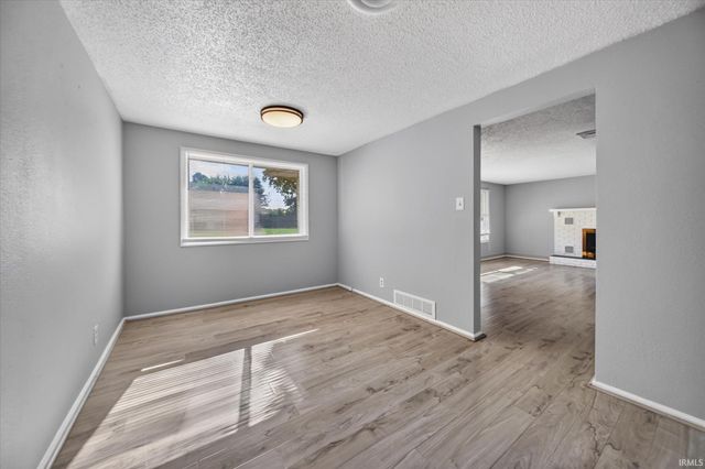 231 S Holiday Drive, South Bend, IN 46615