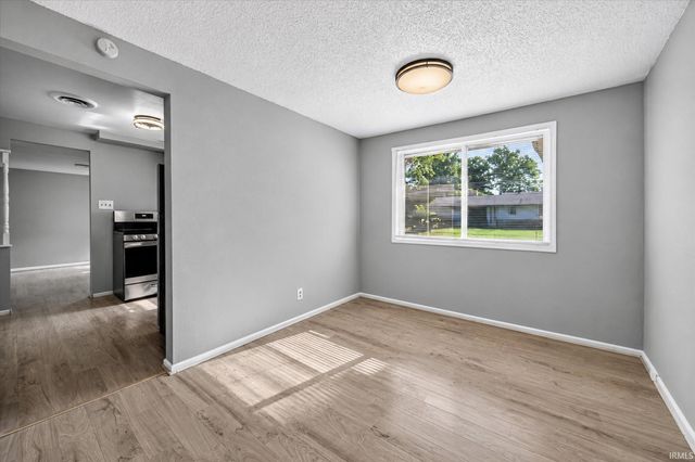 231 S Holiday Drive, South Bend, IN 46615