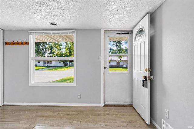 231 S Holiday Drive, South Bend, IN 46615