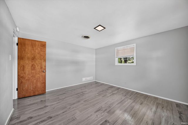 231 S Holiday Drive, South Bend, IN 46615