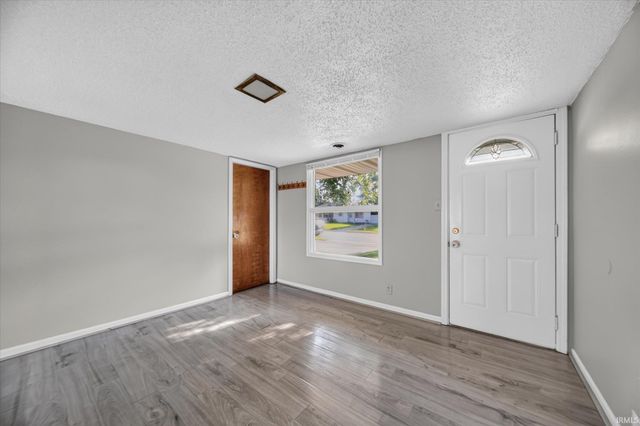231 S Holiday Drive, South Bend, IN 46615