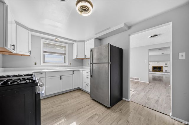 231 S Holiday Drive, South Bend, IN 46615