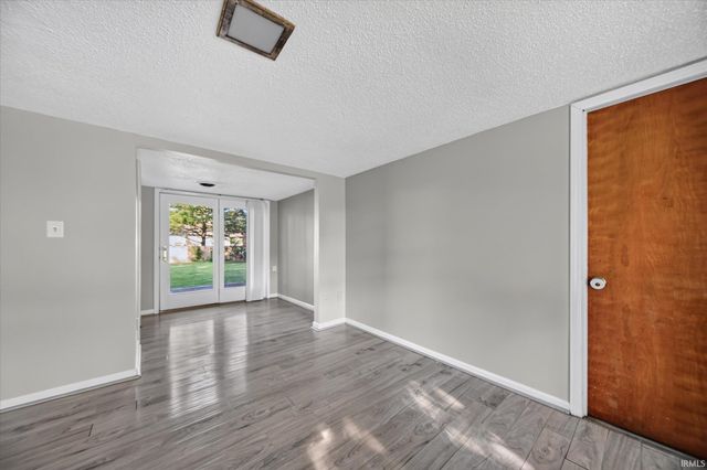 231 S Holiday Drive, South Bend, IN 46615