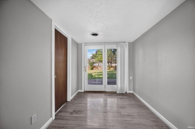 231 S Holiday Drive, South Bend, IN 46615