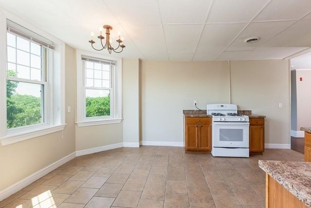 394 Riverway 12, Boston, MA 02115