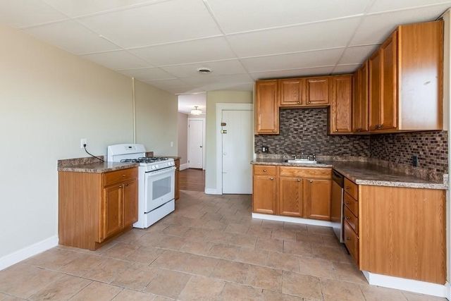 394 Riverway 12, Boston, MA 02115