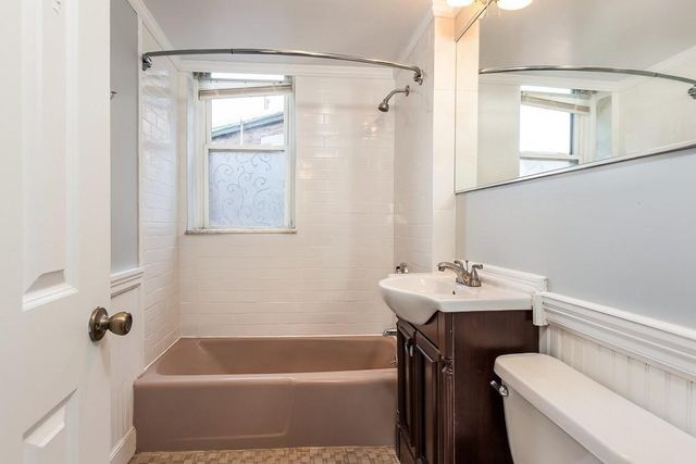 394 Riverway 12, Boston, MA 02115