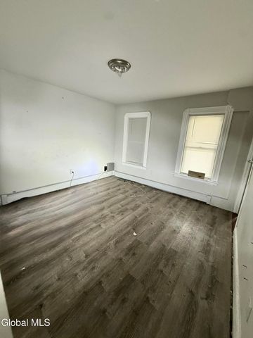 1330 7th Avenue, Schenectady, NY 12303